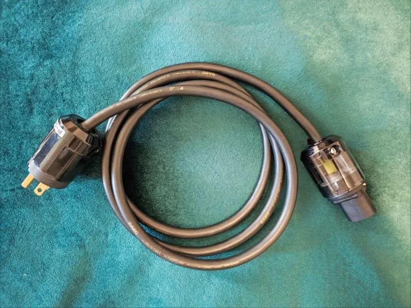 SAEC AC-3003 w/ Oyaide C-004 & P-004 Plugs