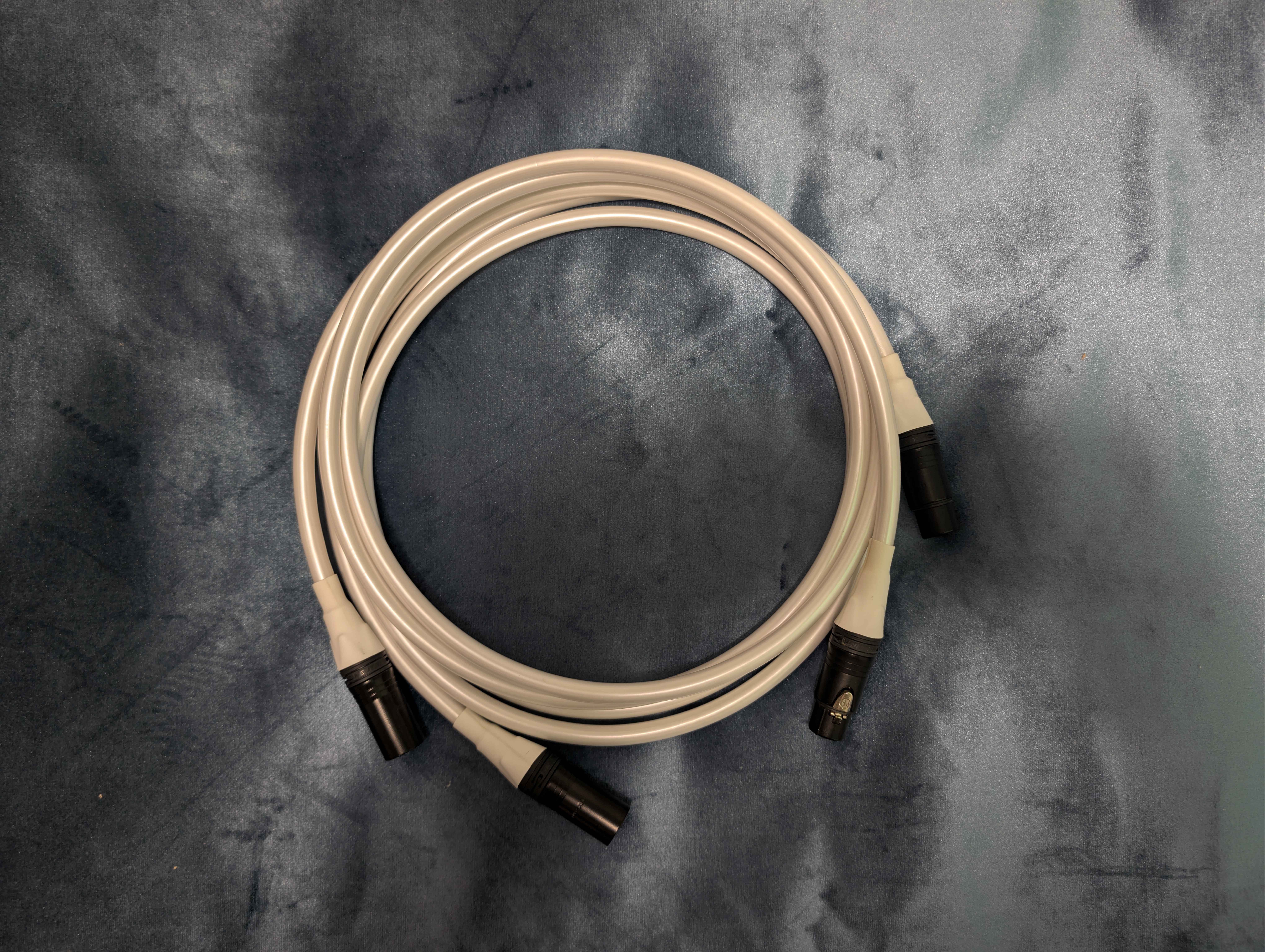 2M Oyaide Terzo V2 XLR Cable